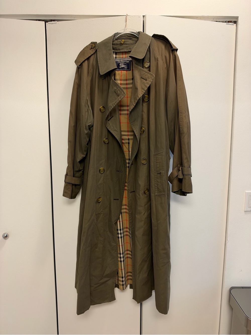 Burberry Vintage Men's Khaki Trench Coat with Signature Check Lining (L Size)